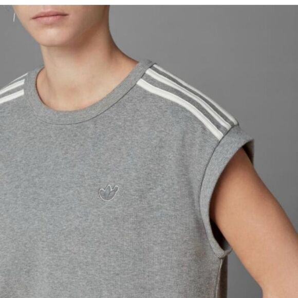 Adidas HE1476 Blue Version Waffle Crop
Top Grey Medium Gray 2021 - Picture 13 of 16